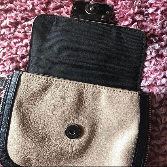 Calvin Klein Purse - Picture 5 of 7